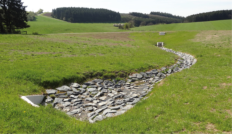 4 BASSIN DE RETENTION D’EAU PLUVIALE 710 m3 A MARNACH