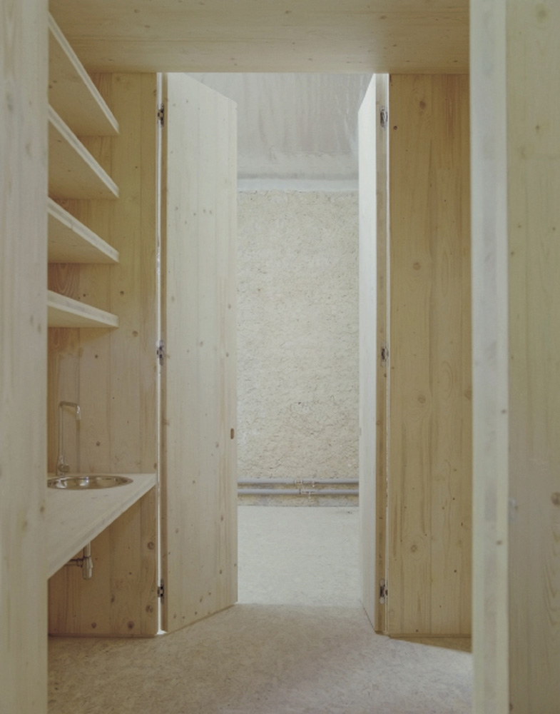 HAGHAB: a wooden module integrates kitchen, sleeping area, and bathroom, blending domestic climatic comfort into the barn. HAGHAB: a wooden module integrates kitchen, sleeping area, and bathroom, blending domestic climatic comfort into the barn.