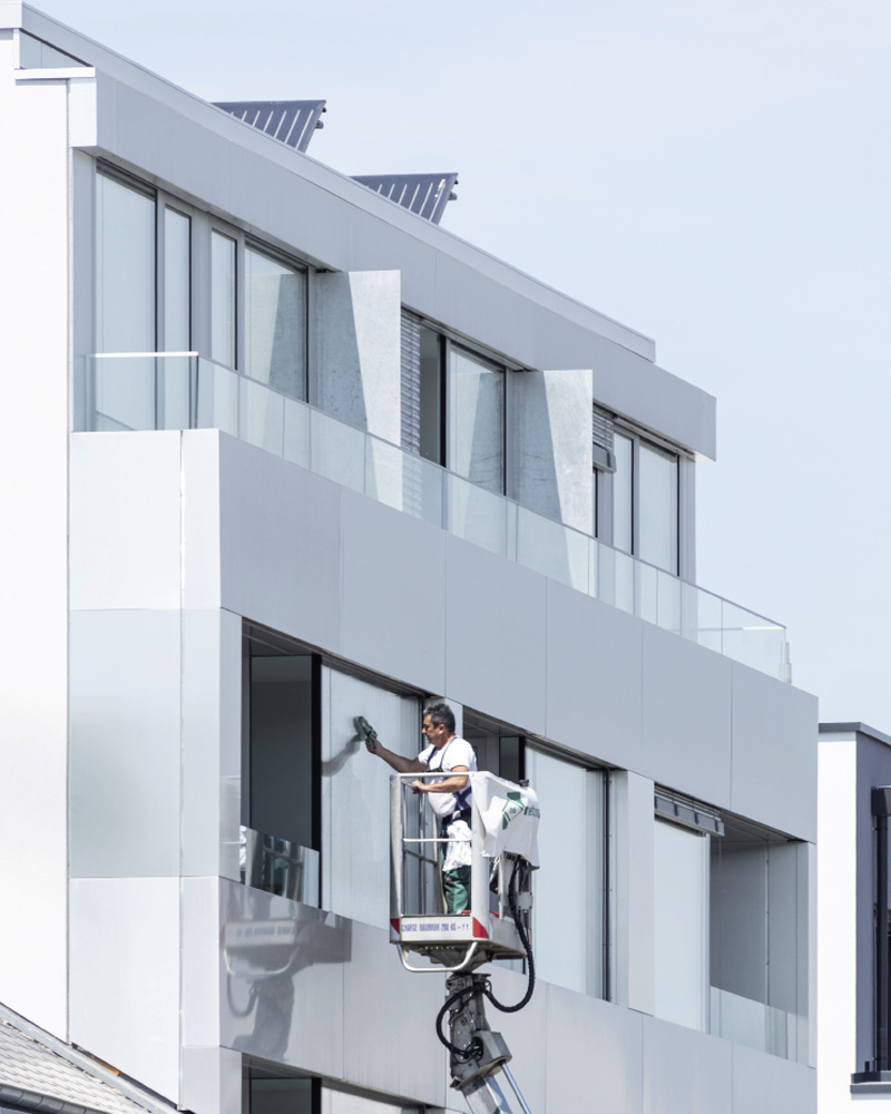 OBAN: Each unit features an outdoor loggia, accessible fromboth the bedroom and the living room. OBAN: Each unit features an outdoor loggia, accessible fromboth the bedroom and the living room.