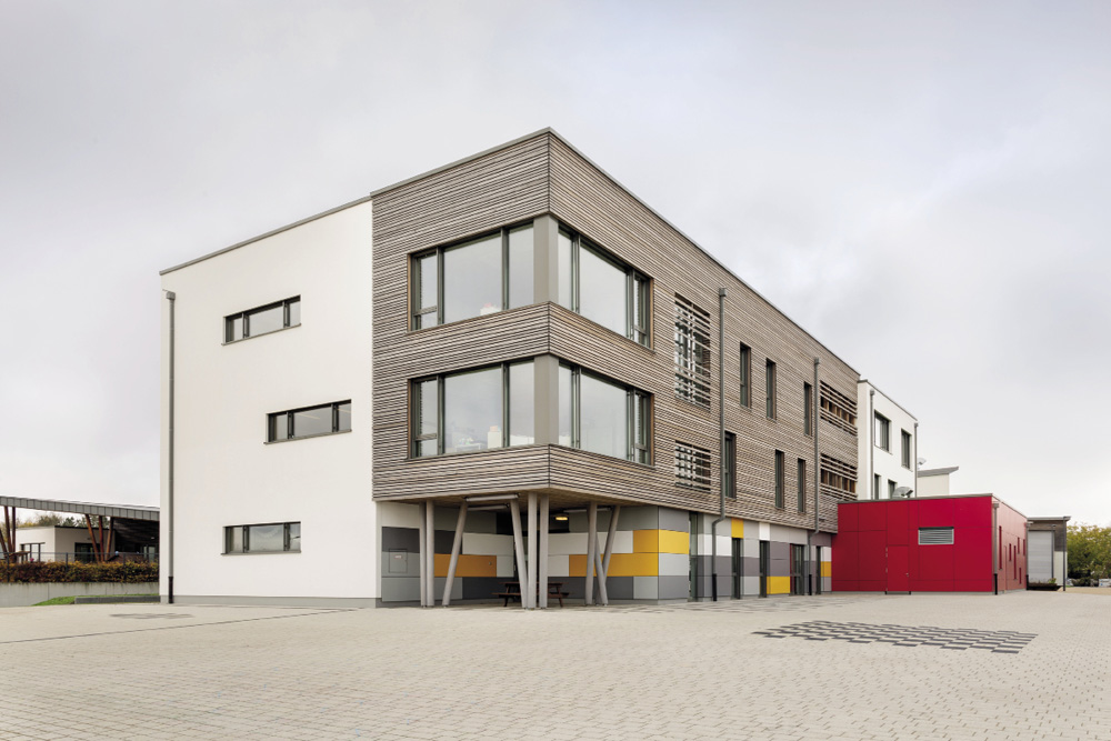 1-4 Structure scolaire, sportive et intégrative à Dahl public://import2026/images/IMG1_architecture-hoffmann-ap-10852_centre-scolaire-centre-sportif-et-structure-d-accueil_opt.jpg