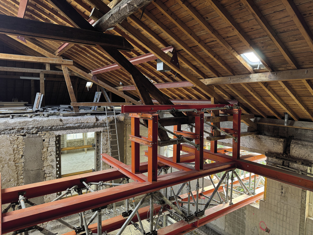 Rénovation du bâtiment existant, soutien et préservation
de la toiture existante. public://import2026/images/IMG1_atelier-70-architecture-et-urbanisme-ap-10464_extension-et-renovation-de-l-ecole-lydie-schmit_opt.jpg