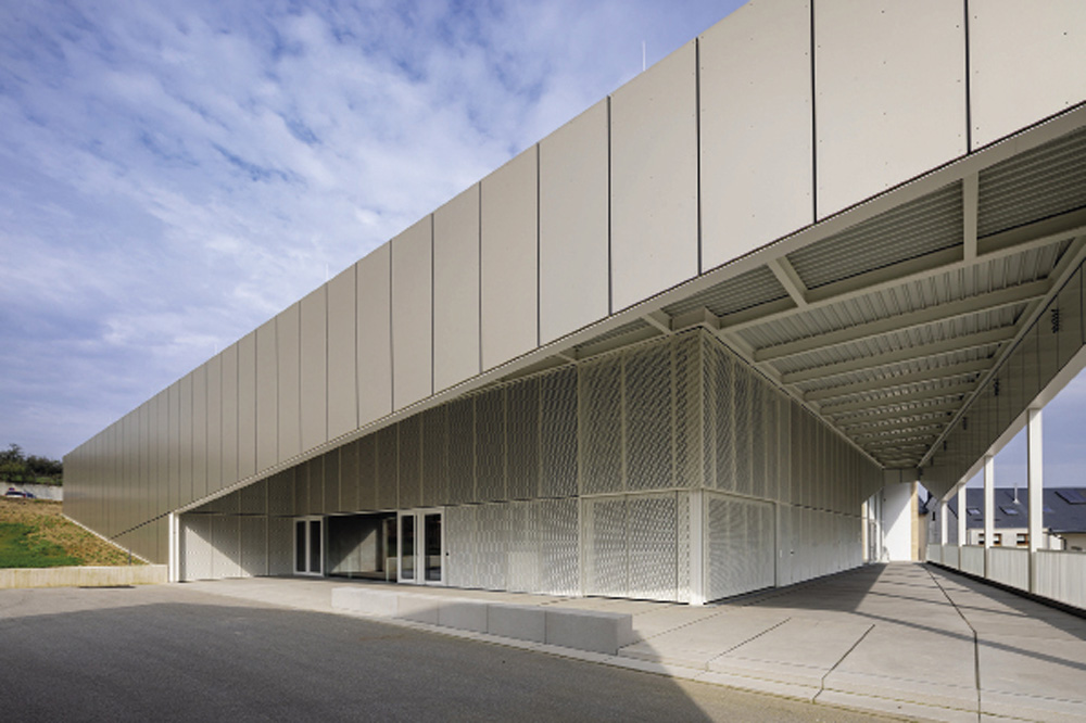 1-2 «Kéinziger Festsall», hall polyvalent (Clemency) public://import2026/images/IMG1_carvalhoarchitects-ap-10455_k-inziger-festsall_opt.jpg