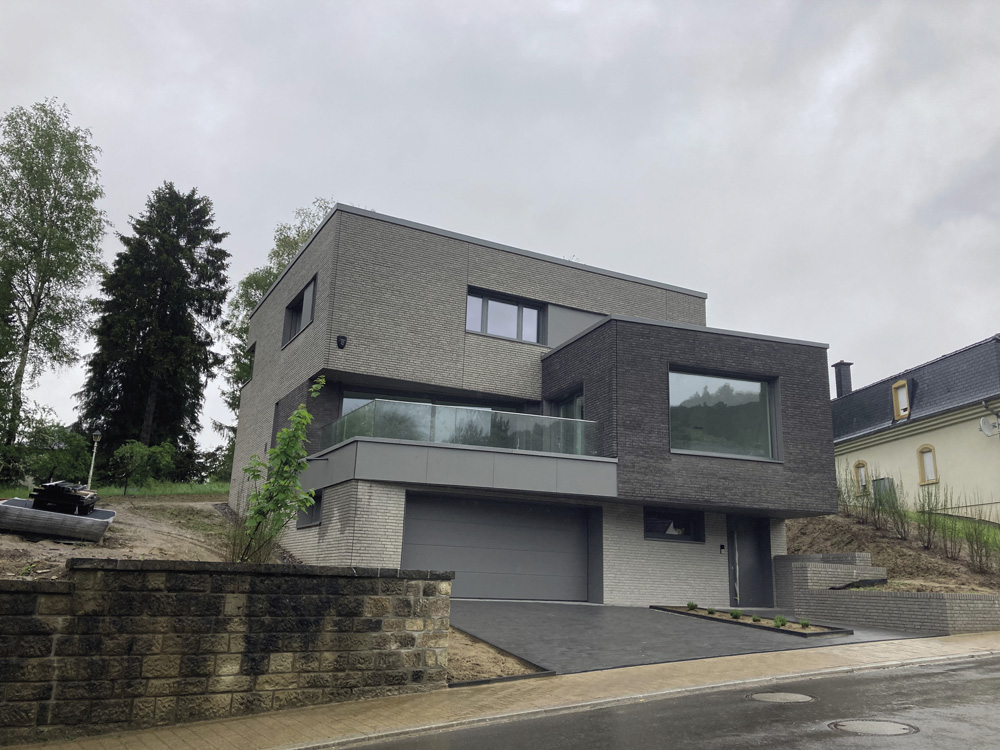 1 Façade en briques public://import2026/images/IMG1_de-statiker-ip-10658_construction-d-une-maison-walferdange_opt.jpg