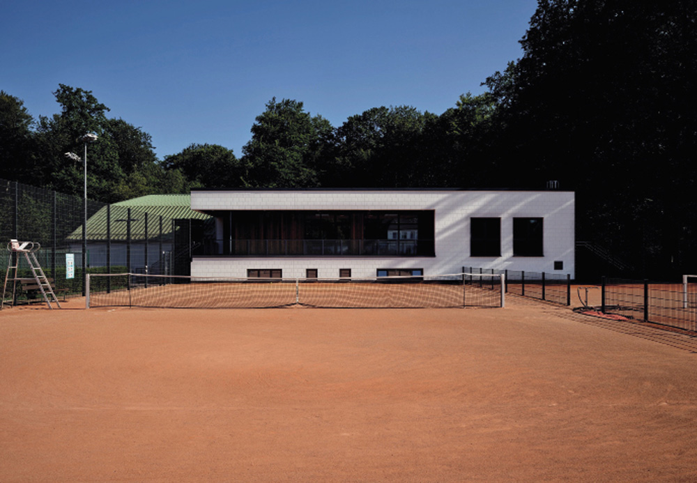 1-3 Club de tennis Senningerberg public://import2026/images/IMG1_marcel-niederweis-architectes-ap-10575_club-de-tennis-senningerberg_opt.jpg