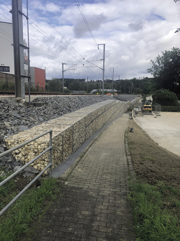 1 Mur de soutènement avec gabions ; Projet CFL public://import2026/images/IMG1_riro-ingenieurs-conseils-ip-11096_mur-de-sout-nement-en-gabion_opt.jpg
