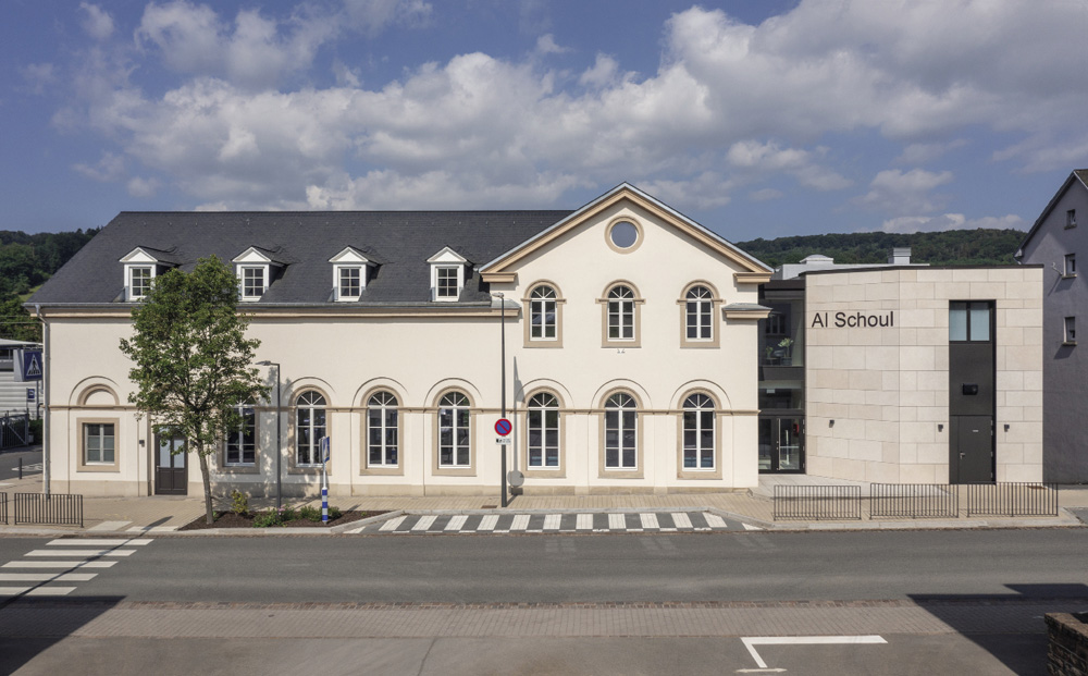 1 Transformation en centre culturel et espaces coworking à Schieren public://import2026/images/IMG1_thillens-thillens-architecture-ap-10811_al-schoul_opt.jpg
