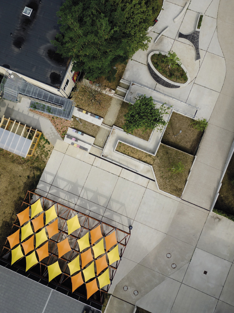 5 Transfomation des aménagements extérieurs d’un Lycée à Luxembourg-Ville avec des matériaux recyclés et de réemploi.
Lauréat du prix «New European Bauhaus 2024» 5 Transfomation des aménagements extérieurs d’un Lycée à Luxembourg-Ville avec des matériaux recyclés et de réemploi.
Lauréat du prix «New European Bauhaus 2024»