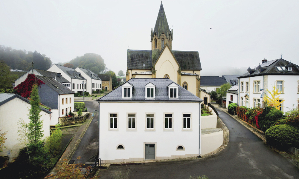 1 - Place de l’Eglise à Syren
Rénovation de l’ancienne école de Syren en
logement social
Administration Communale de Weiler-la-Tour
Immeuble d’appartements
Client privé
Reconversion d’un ancien presbytère en maison
unifamiliale
Client privé
Reconversion d’une ancienne caserne de pompiers
et construction d’une annexe
Administration Communale de Weiler-la-Tour public://import2026/images/IMG3_arco-architecture-company-ap-10003_r-novation-de-l-ancienne-cole-de-syren-en-logement-social_opt.jpg