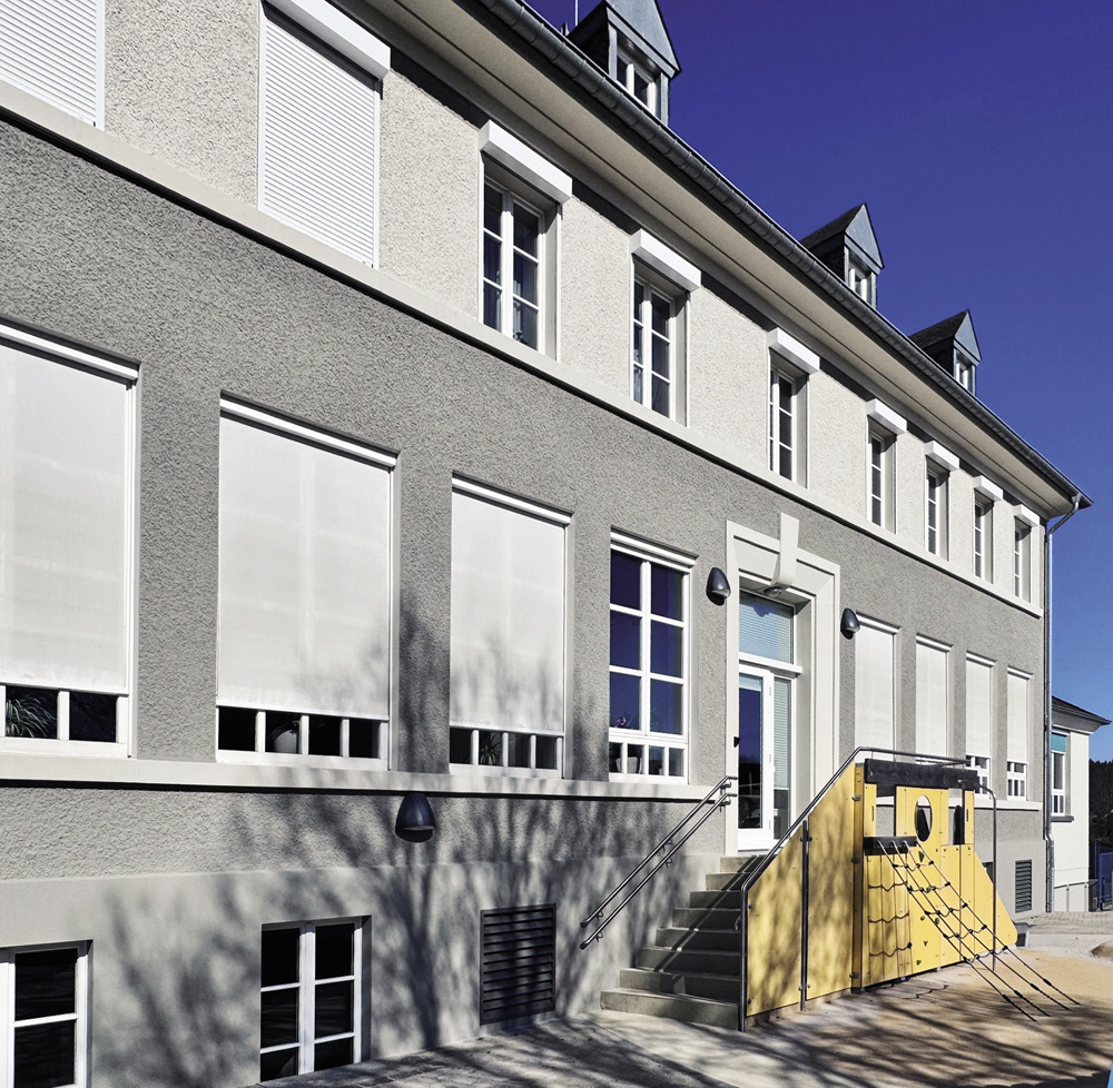 1, 2 et 7 Transformation d’un ancien bâtiment scolaire en bureaux administratifs pour une école régionale à Harlange public://import2026/images/IMG5_schmets-architectes-ap-11182_transformation-d-un-ancien-b-timent-scolaire-en-bureaux-administratifs_opt.jpg