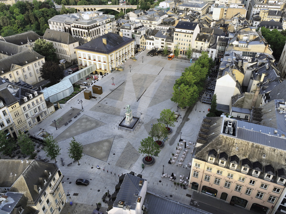 3 Réaménagement Place Guillaume II
(Ville de Luxembourg)
> Etudes VRD – mission complète,
coordination travaux 3 Réaménagement Place Guillaume II
(Ville de Luxembourg)
> Etudes VRD – mission complète,
coordination travaux